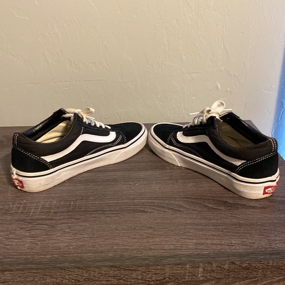 Women’s Vans Old Skool Shoes - Picture 4 of 6